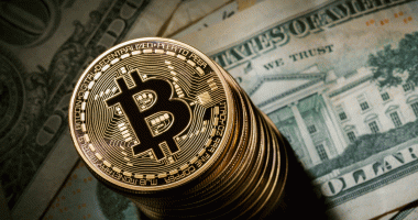 Imagem da matéria: O Fim do "Dinheiro Fácil" Pode Derrubar o Preço do Bitcoin, Diz Professor de Economia
