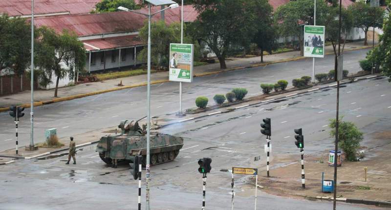 Imagem da matéria: Bitcoin Chega a US$ 13.500 no Zimbábue; Tanques estão nas Ruas