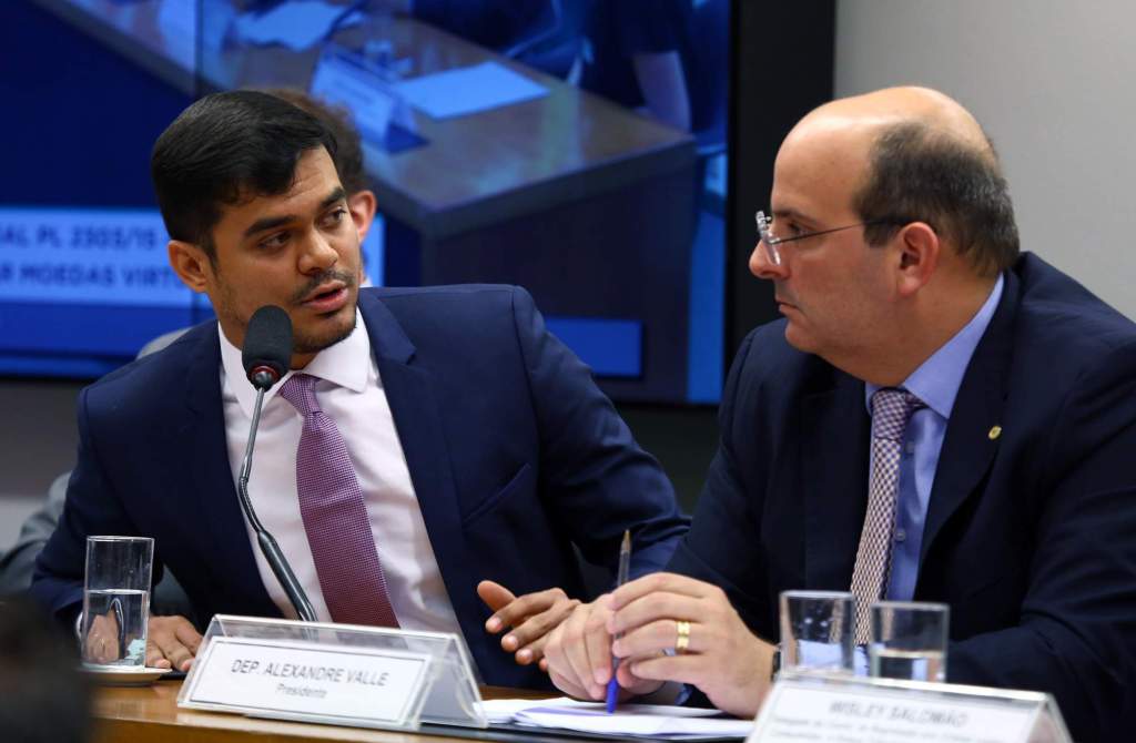 Imagem da matéria: Câmara dos Deputados Pede Prorrogação em Comissão de Criptomoedas