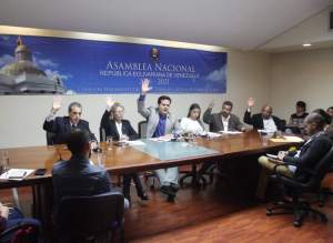 Imagem da matéria: Deputados da Venezuela Chamam Petro de Inconstitucional e de Fraude