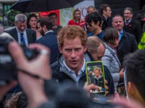 Imagem da matéria: Príncipe Harry e Esposa Vão Ganhar Criptomoeda 'Real' Como Presente de Casamento