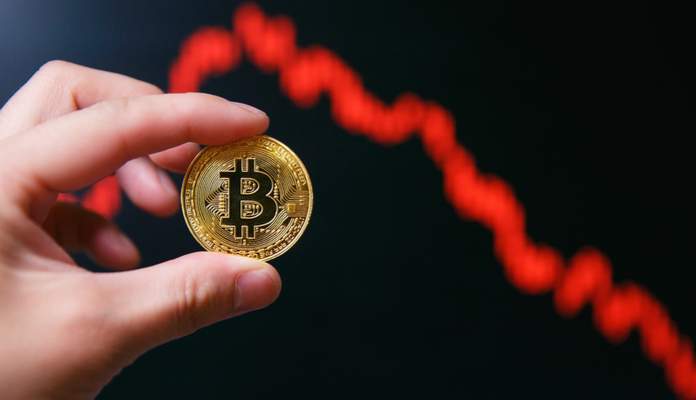 Imagem da matéria: Bitcoin despenca e atinge menor preço de 2018