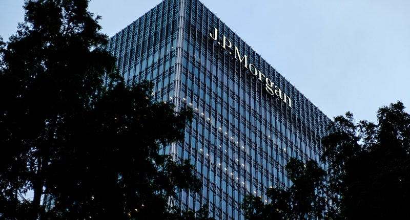 Imagem da matéria: JPMorgan faz parceria com 75 bancos para implantar sistema de transações com blockchain