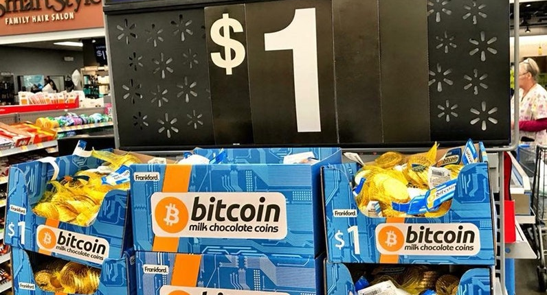 Imagem da matéria: Walmart começa a vender moedas de chocolate de Bitcoin por 1 dólar