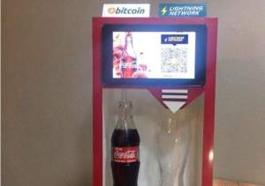 Imagem da matéria: Empresário brasileiro cria máquina que vende Coca-Cola com Bitcoin