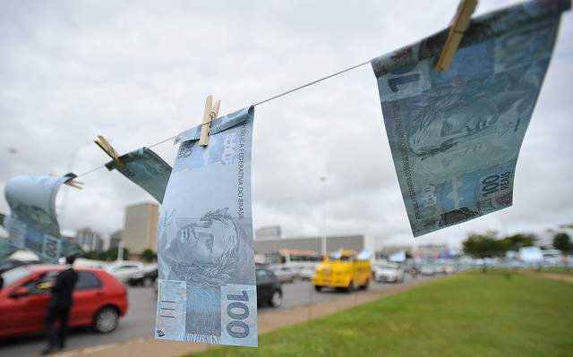 Imagem da matéria: Unick Forex usou contas do Santander, Itaú e Sicredi para lavar dinheiro
