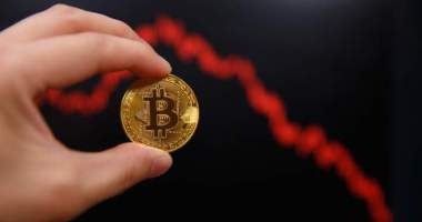 Imagem da matéria: Bitcoin despenca US$ 350 em uma hora; criptomoedas operam em queda