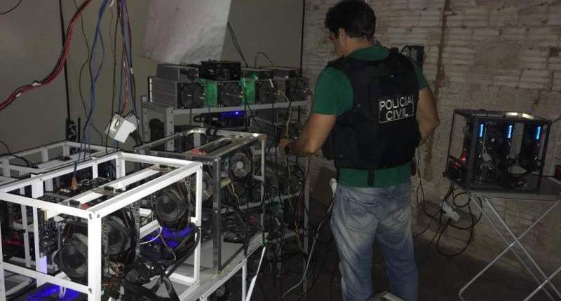 Imagem da matéria: Polícia Civil encontra fazenda de mineração de bitcoin usada por traficantes no RS
