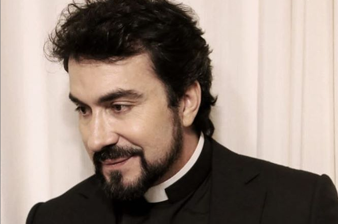 Imagem da matéria: Após reclamar do Bradesco, Padre Fábio de Melo recebe proposta de concorrentes