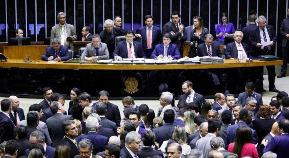Imagem da matéria: Com medo de lavagem e ocultação de capital, Deputados debaterão risco das criptomoedas no Brasil