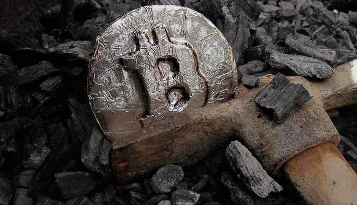 Imagem da matéria: Dificuldade de mineração do Bitcoin tem a segunda maior queda da história