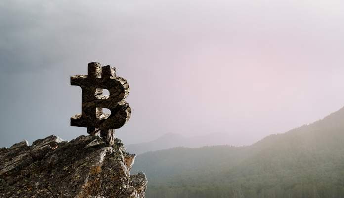 Imagem da matéria: Grupo escala montanha para realizar transação "mais alta" da história do bitcoin