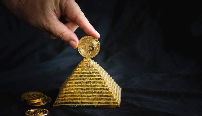Imagem da matéria: "Desculpe, nós fugimos", diz pirâmide financeira ao sumir com bilhões em Bitcoin