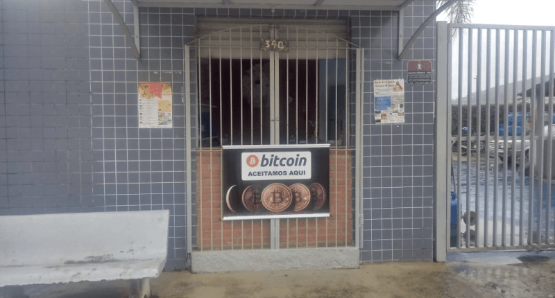 Imagem da matéria: Comerciante de gás de SP aceita Bitcoin e tira dúvidas de vizinhos sobre criptomoedas