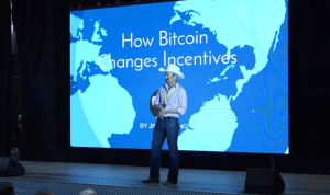 Imagem da matéria: Conferência europeia debate melhorias no Bitcoin e tem distribuição de dinheiro da Venezuela