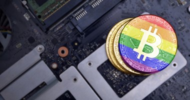 Imagem da matéria: Russo compra Bitcoin, recebe 'Gaycoin' e processa Apple alegando ter virado homossexual
