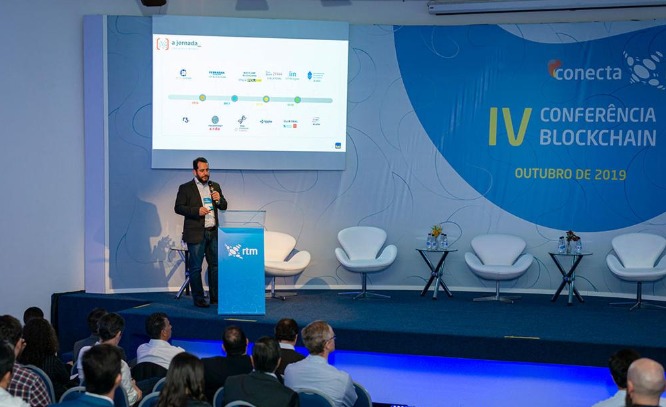 Imagem da matéria: Blockchain: Itaú, Bradesco e IBM debatem tecnologia do bitcoin em evento em São Paulo