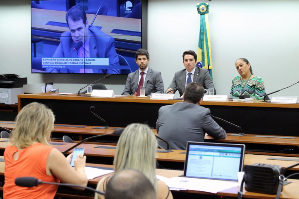 Imagem da matéria: Bitcoin Banco e advogado de hackers de Moro faltam a audiência na Câmara sobre criptomoedas