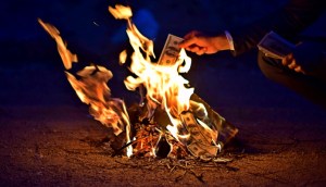 Imagem da matéria: O que é e como funcionam as criptomoedas que podem ser 'queimadas'