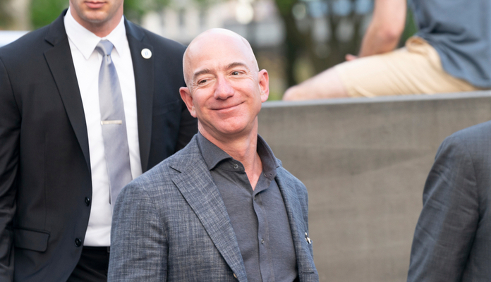 Imagem da matéria: Jeff Bezos deixará o cargo de CEO da Amazon em 2021