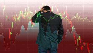Homem procupado à frente de gráfico de preço