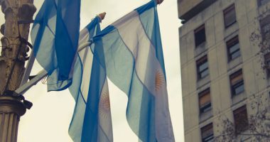 Imagem da matéria: Governo da Argentina suspende plataforma blockchain e volta a criar empresas no papel