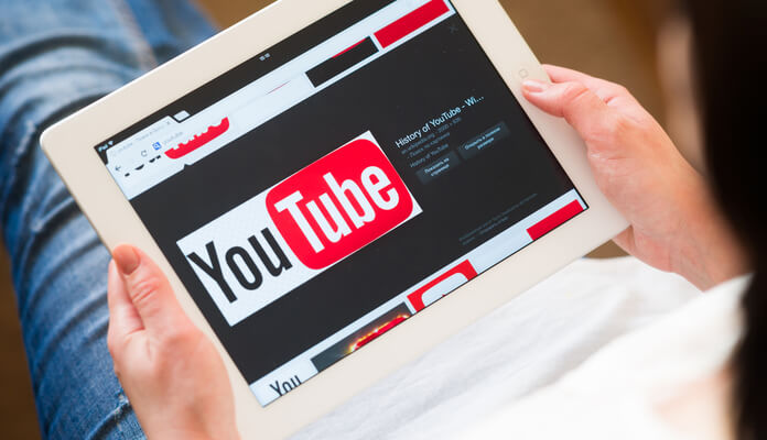 YouTube bane canal do Bitcoin.com, de Roger Ver, e volta atrás