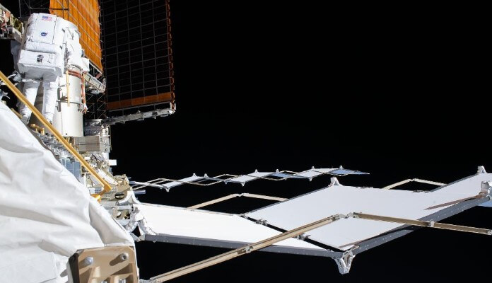 Imagem da matéria: Astronauta recebe bitcoin enviado via satélite para o espaço