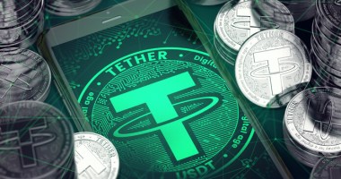 moedas de tether sob base com tema em verde da stablecoin
