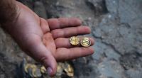 Imagem da matéria: Jovens encontram 425 moedas de ouro do século IX em escavações em Israel