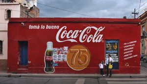 Imagem da matéria: Coca-Cola vai fechar escritório na Argentina e mudar administração para o Brasil