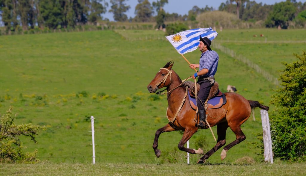 Imagem da matéria: Uruguai vira destino de argentinos que querem pagar menos impostos