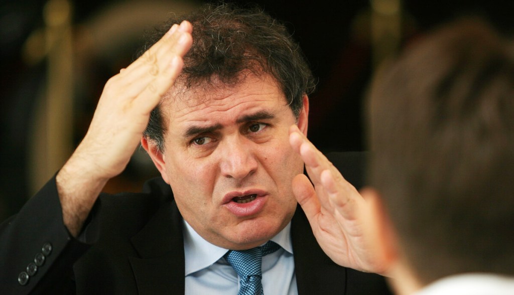 Imagem da matéria: "CEO da Binance é uma bomba-relógio pior que o criador da FTX", diz Nouriel Roubini na presença de CZ
