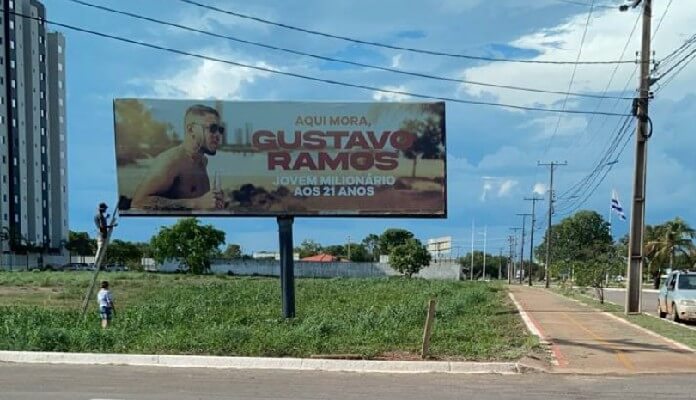 Imagem da matéria: Trader de IQ Option espalha outdoors sobre si mesmo no Tocantins: "Milionário ao 21"
