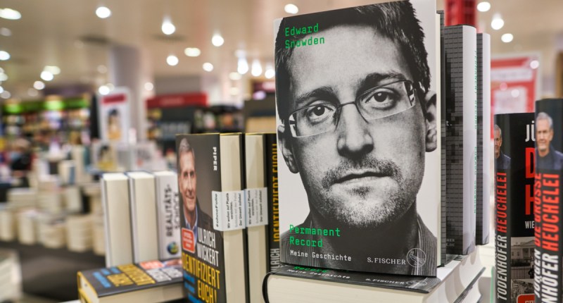 Imagem da matéria: "Uma palavra: Bitcoin", diz Edward Snowden em dia de recorde de preço em dólar