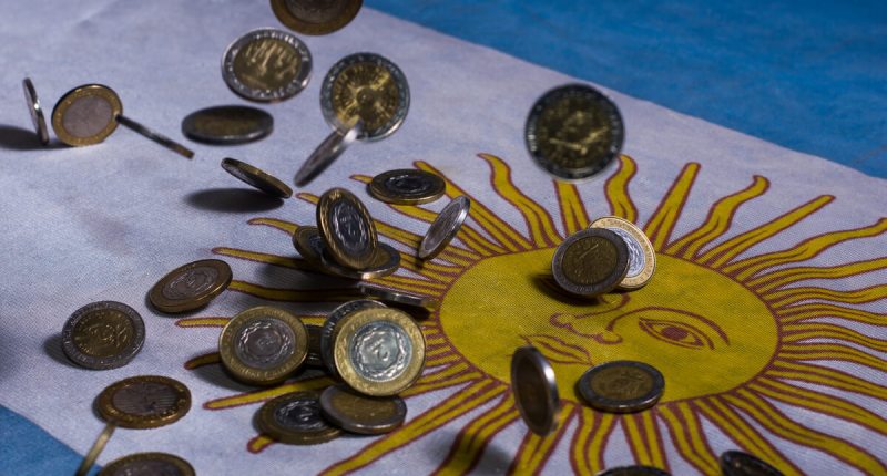 Imagem da matéria: Emissão de pesos aumenta na Argentina e pode agravar a  desvalorização da moeda