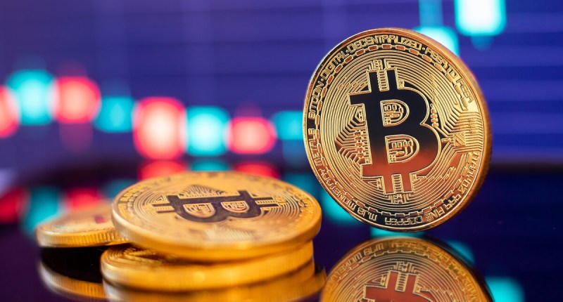Imagem da matéria: Bitcoin abre 2021 em alta e se aproxima dos US$ 30.000; criptomoedas acompanham