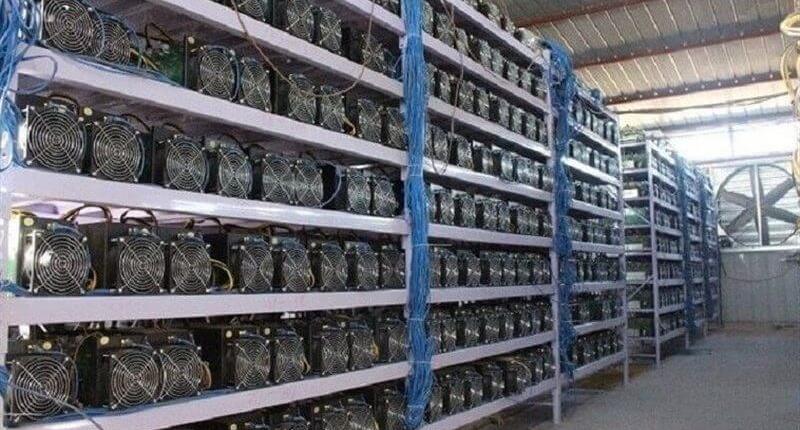 Imagem da matéria: Caçada aos mineradores de bitcoin continua no Irã e governo confisca 45 mil máquinas