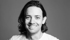 Foto em preto e branco de Sebastián Serrano, CEO da Ripio