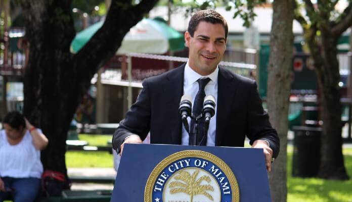 Imagem da matéria: "Governo dos EUA acha bitcoin hostil porque não pode manipulá-lo", diz prefeito de Miami