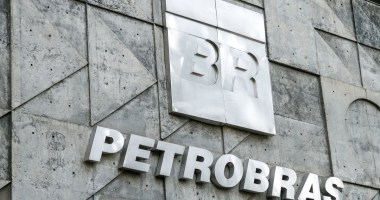 Imagem da matéria: Com risco de intervenção, Petrobras ainda é uma boa ação para se investir?