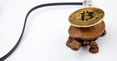 Imagem da matéria: Bitcoin opera no limite e rede tem mais de 200 mil transações sem confirmação