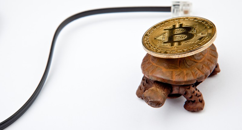 Imagem da matéria: Rede do Bitcoin fica quase parada por 2 horas por falta de mineradores; entenda