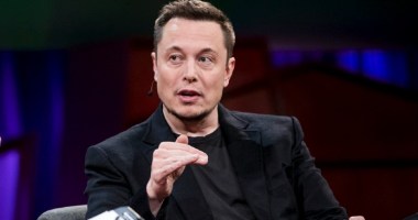 Imagem da matéria: Elon Musk critica CEO da Binance por saques travados de Dogecoin na corretora