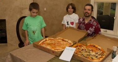 Imagem da matéria: Quem foi o homem que pagou 10 mil bitcoins por duas pizzas e por que ele entrou para História