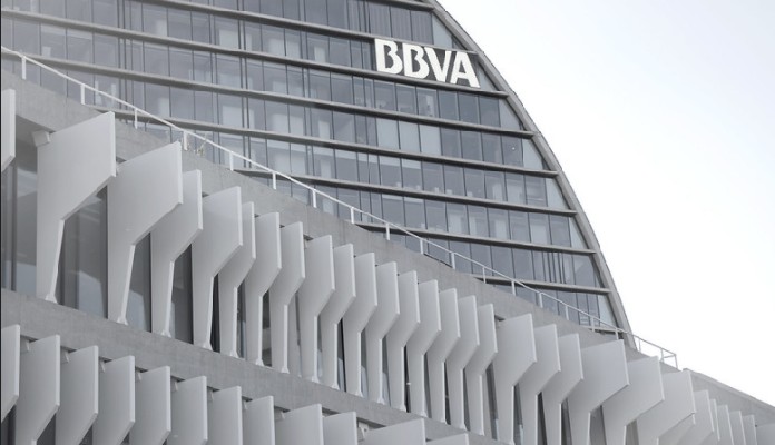 Imagem da matéria: Banco BBVA começa a aceitar negociação com bitcoin na Suíça