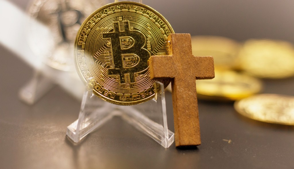 Imagem da matéria: O que é a Cruz da Morte e por que ela é um sinal que o bitcoin vai cair