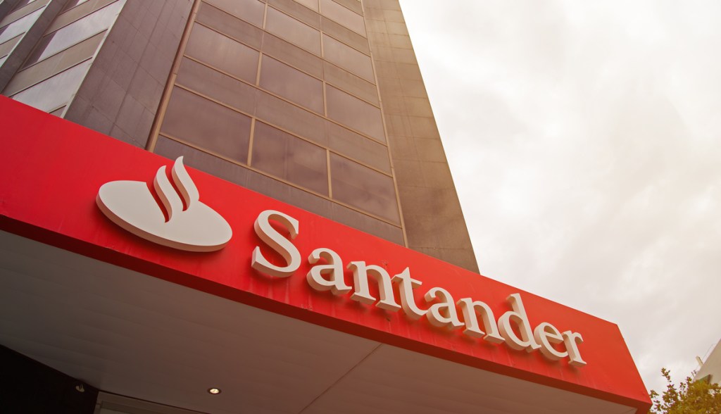 Imagem da matéria: Santander proíbe clientes de fazer transferências à Binance no Reino Unido
