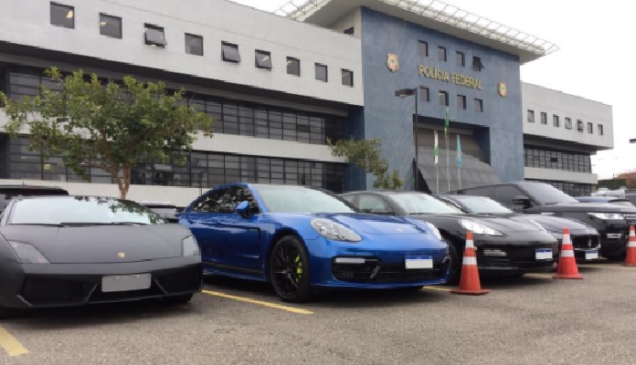 Imagem da matéria: Porsche, duas BMWs e malas de R$ 6 mil: bens do falso Rei do Bitcoin vão a leilão