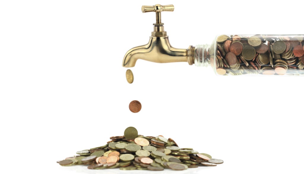 torneira pingando moedas